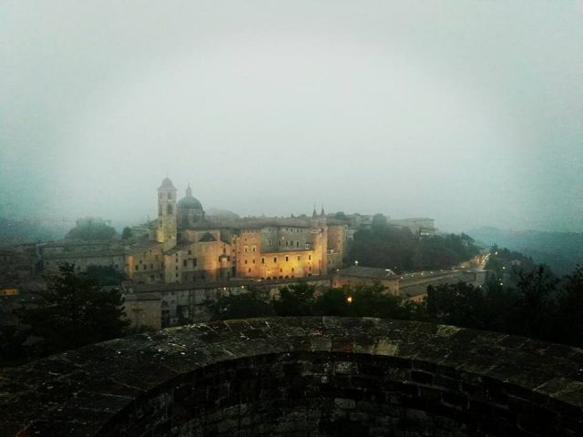 Urbino nella nebbia