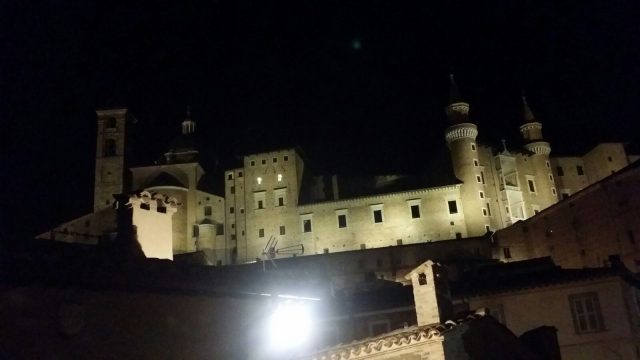 Urbino in notturna